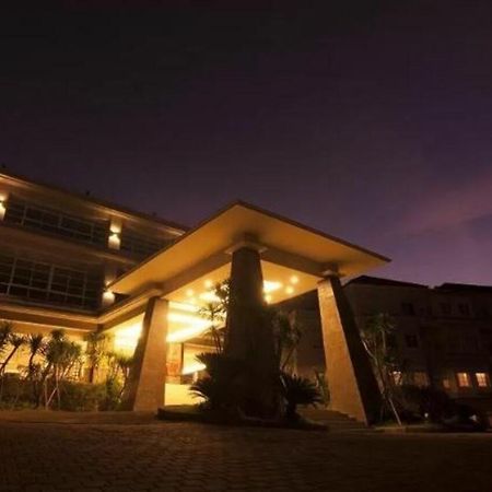 Lorin New Kuta Hotel Pecatu Buitenkant foto
