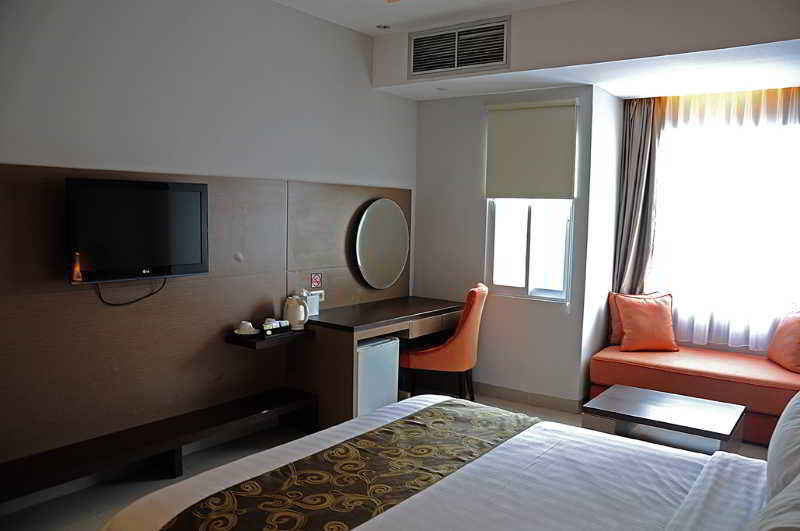 Lorin New Kuta Hotel Pecatu Buitenkant foto