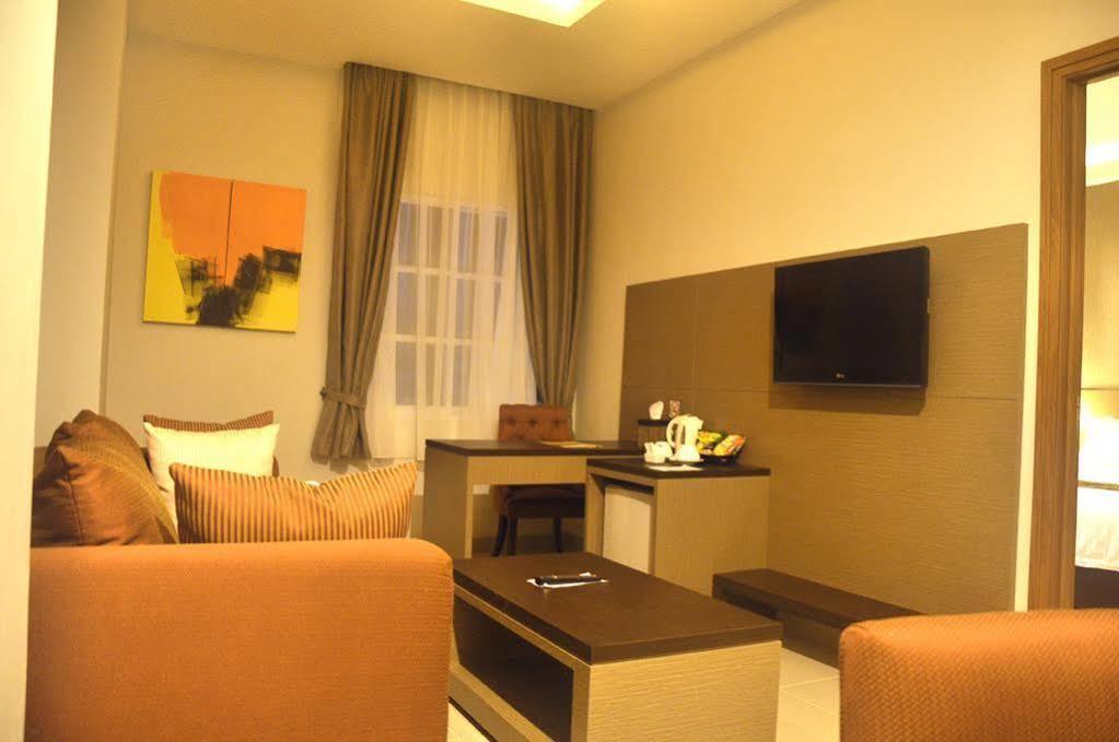 Lorin New Kuta Hotel Pecatu Buitenkant foto