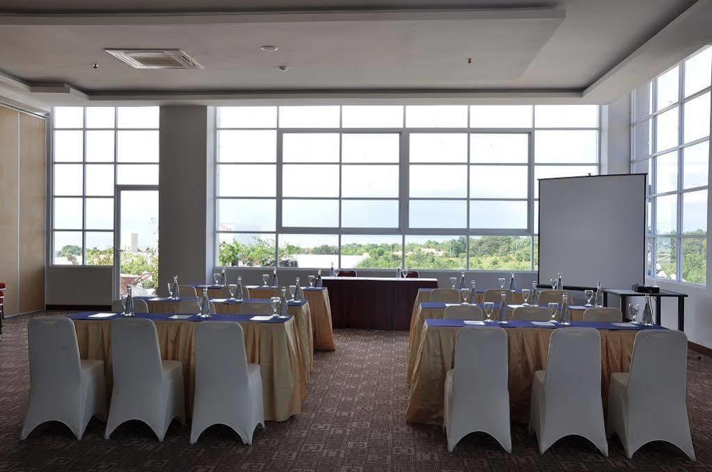Lorin New Kuta Hotel Pecatu Buitenkant foto