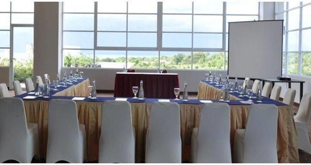 Lorin New Kuta Hotel Pecatu Buitenkant foto