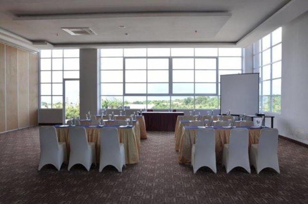Lorin New Kuta Hotel Pecatu Buitenkant foto